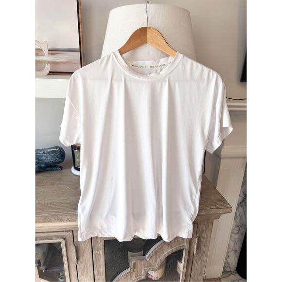 Tuckernuck White Short Sleeve Sport Performance Tee Size Small - Picture 2 of 8
